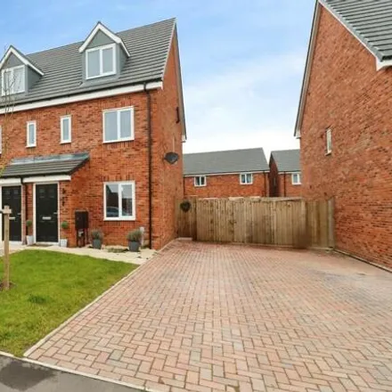 Buy this 3 bed townhouse on Chervil Way in Newton, CV23 0AT
