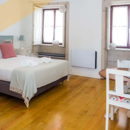 Rent this 2 bed apartment on Dot Club in Rua do Conde de Vizela 89, 4050-151 Porto