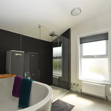 Rent this 3 bed apartment on 14 Queens Road in Bristol, BS7 9HZ
