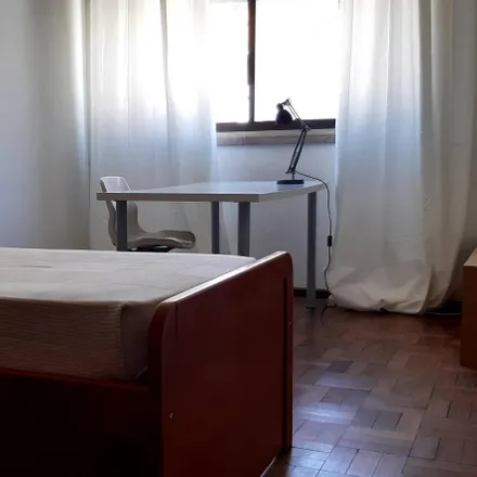 Rent this 5 bed room on Lyudmila in Rua Dom Carlos de Mascarenhas 51, 1070-081 Lisbon