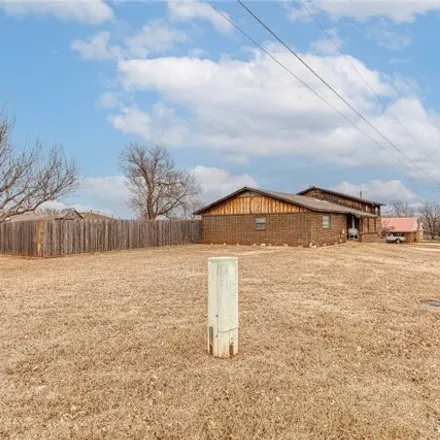 Buy this 3 bed house on 498 North Wolfley Avenue in Elk City, OK 73644