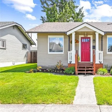 Buy this 2 bed house on 1110 West Illinois Street in Bellingham, WA 98225