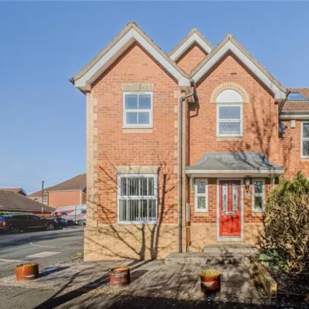 Buy this 6 bed house on Standen Way in Broad Blunsdon, SN25 4YG