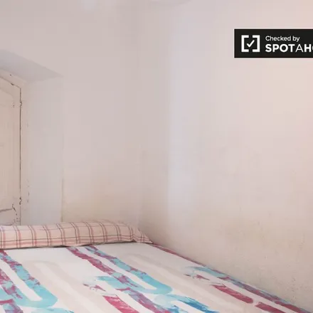 Rent this 5 bed room on Carrer del Príncep de Viana in 18, 08001 Barcelona