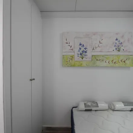 Rent this 2 bed apartment on Madrid in Travesía de Santoña, 28026 Madrid