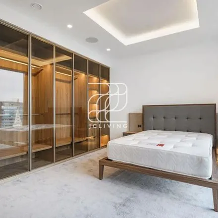 Rent this 3 bed apartment on Platforms 3;4 in Minories, Aldgate