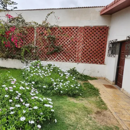 Rent this 5 bed house on Cruz del Sur in 100 1110 Arica, Chile