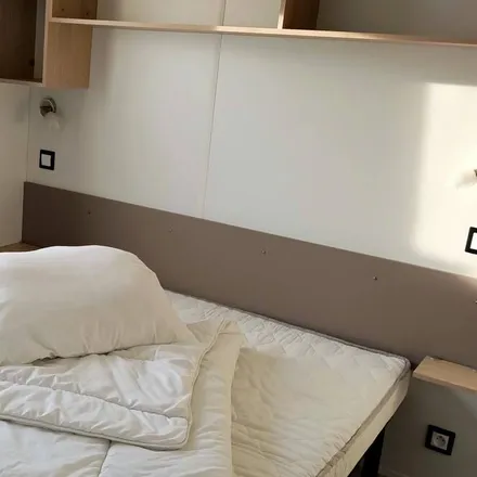 Rent this 2 bed house on ONZAIN in Rue de l'Écrevissière, 41150 Veuzain-sur-Loire