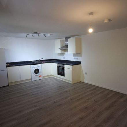 Rent this 2 bed apartment on Betfred in Hamnet Court, Oakwood