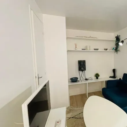 Rent this 2 bed apartment on 6 bis Impasse Passoir in 92110 Clichy, France