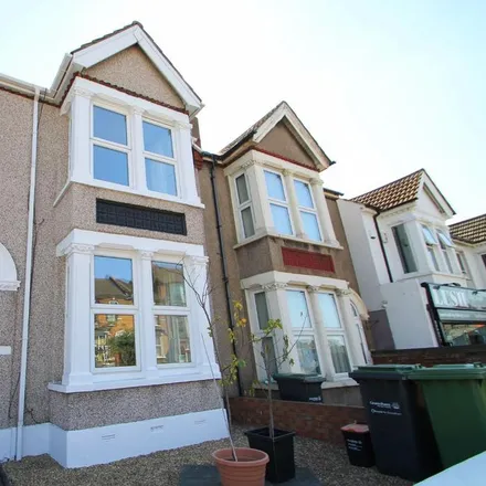 Rent this 4 bed townhouse on KXL Hair & Beauty in 138 Pelham Road, Gravesend