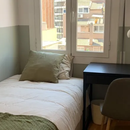 Rent this 4 bed room on Carrer de Sant Gervasi de Cassoles in 08001 Barcelona, Spain