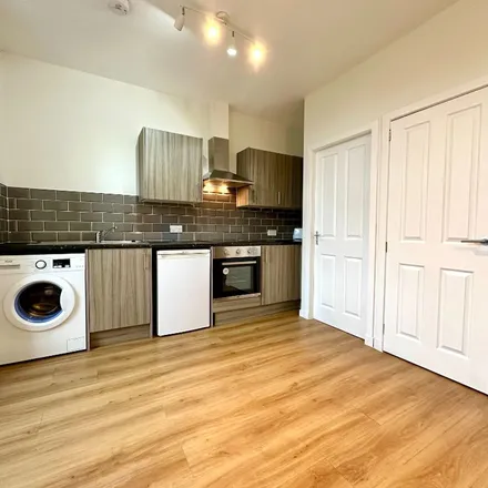 Image 3 - William Hill, Riverside Lane, Dumbarton, G82 1LG, United Kingdom - Apartment for rent