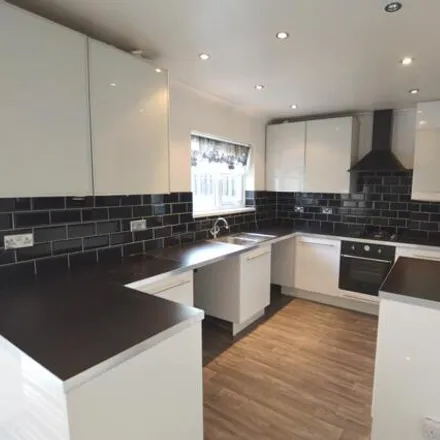 Rent this 3 bed duplex on New Cross Drive in Sheffield, S13 7GG