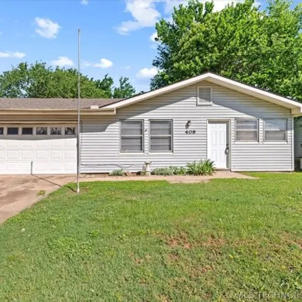 Buy this 3 bed house on 459 Cumberland Drive in Bartlesville, OK 74003