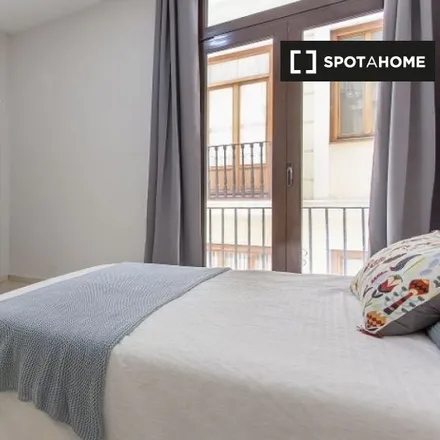 Rent this 14 bed room on Carrer dels Borges in 46003 Valencia, Spain