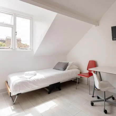 Image 4 - Bed Station Earls Court Road, 270 Earl's Court Road, London, SW5 9RF, United Kingdom - Room for rent