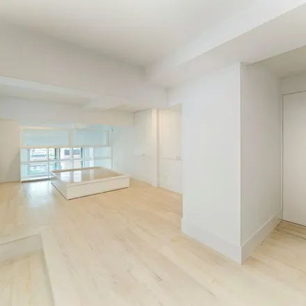 Rent this 2 bed apartment on Park Avenue Court in Lexington Avenue, New York