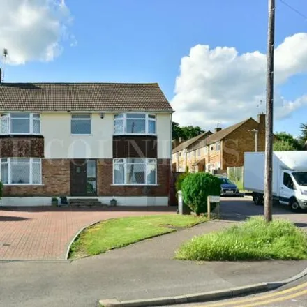 Buy this 4 bed duplex on Tempest Avenue in Potters Bar, Hertfordshire