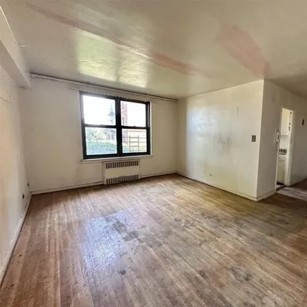 Image 3 - 112-30 Northern Boulevard, New York, NY 11368, USA - Apartment for sale