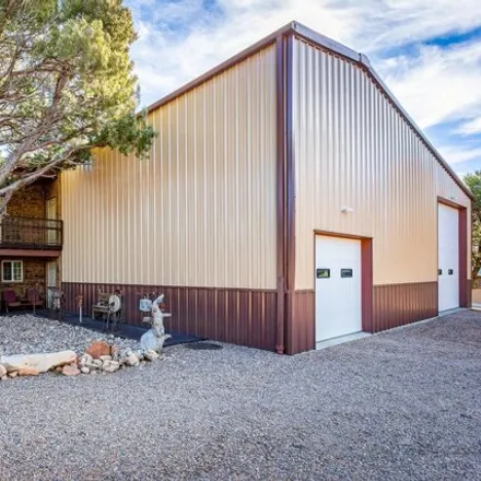 Buy this 2 bed house on 2869 Mustang Trail in Navajo County, AZ 85933