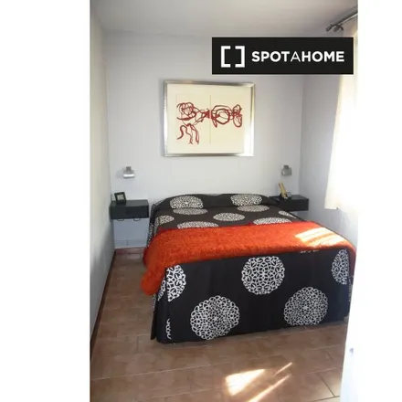 Rent this 2 bed room on Farmàcia Maria Teresa Morlan Sala in Carrer de Pannisars, 13