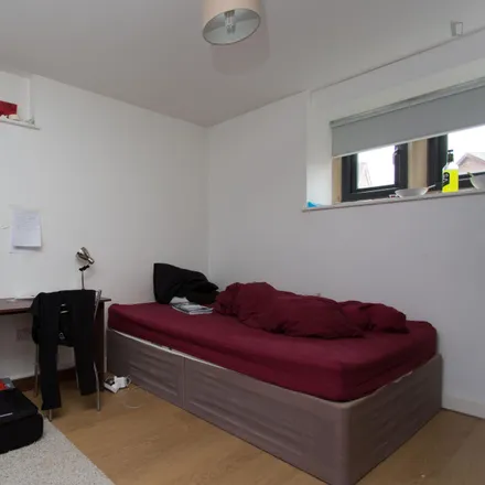 Rent this 5 bed room on Oxford Street in Sheffield, S6 3FG