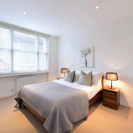 Image 2 - The Greenhouse, 27a Hill Street, London, W1J 5LR, United Kingdom - Apartment for rent