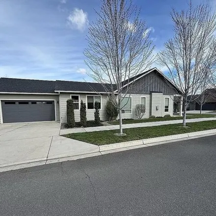 Buy this 3 bed house on 2084 La Connor Drive in Medford, OR 97501