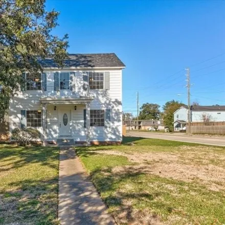 Buy this 4 bed house on 923 North 7th Street in Beaumont, TX 77702