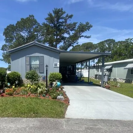 Buy this studio apartment on 6 Royal Drive in Fort Mason, Eustis