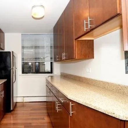Rent this 1 bed apartment on 20 East Scott Street