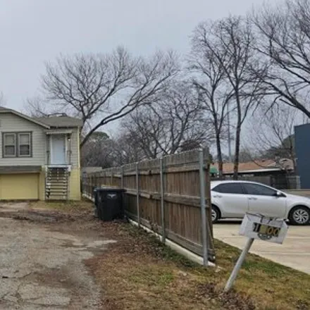 Image 3 - 1900 North Sylvania Avenue, Fort Worth, TX 76111, USA - House for sale