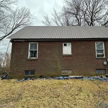 Image 4 - 1502 Warner Road Southeast, Canton, OH 44707, USA - House for sale