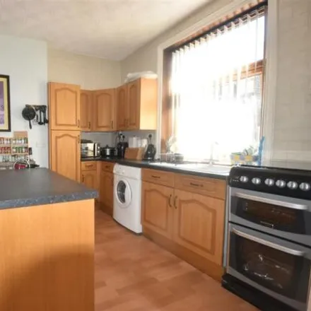 Image 1 - unnamed road, Queensbury, BD13 1BH, United Kingdom - Townhouse for sale