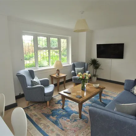Image 4 - Mulberry House, 10 Oakfield Glade, Weybridge, KT13 9DP, United Kingdom - Apartment for rent