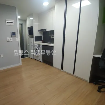 Rent this studio apartment on 서울특별시 서대문구 북가좌동 74-110