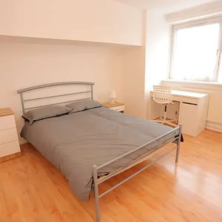 Image 2 - Keats Apartments, 117 Hamlets Way, London, E3 4GS, United Kingdom - Apartment for rent