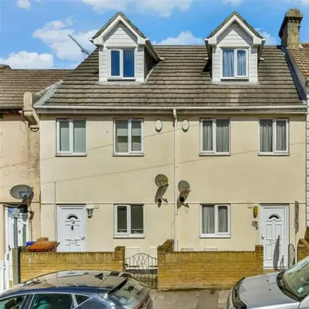 Buy this 3 bed townhouse on 40 Livingstone Road in Gillingham, ME7 2EH