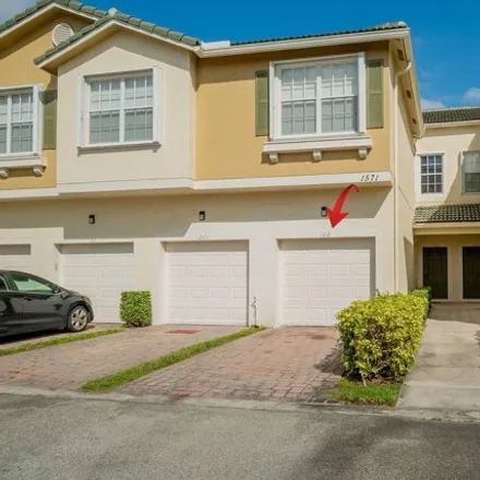 Buy this 3 bed condo on 1572 SE New Hampshire Way in Stuart, FL 34994