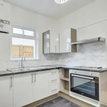 Image 3 - Romany Steps, Beresford Road, Southend-on-Sea, SS1 2TW, United Kingdom - Apartment for rent
