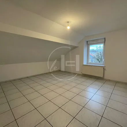 Rent this 3 bed apartment on 34 Route de Lorry in 57045 Metz, France