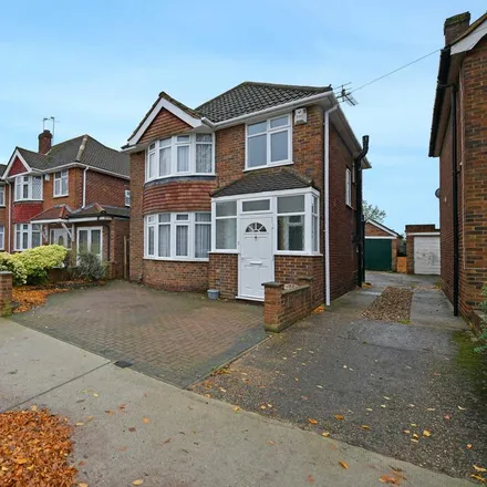 Rent this 3 bed house on Park Lane in London, UB4 8AB