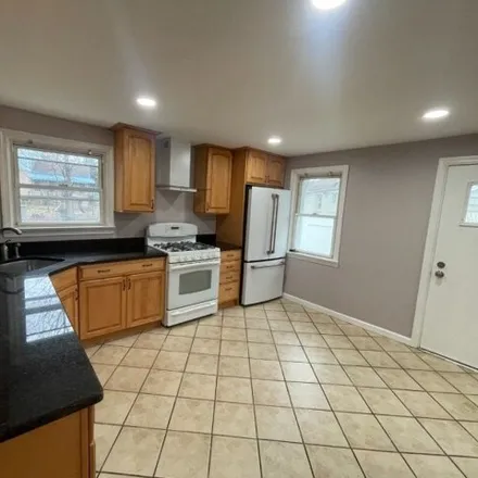 Image 5 - 466 Brookside Drive, Roselle, NJ 07203, USA - House for rent