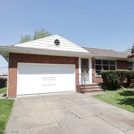 Buy this 3 bed house on 7542 Briarcliff Parkway in Middleburg Heights, OH 44130