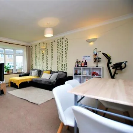 Image 2 - Dray Court, The Chase, Guildford, GU2 7UW, United Kingdom - Duplex for rent