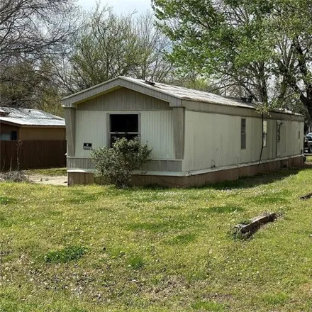 Buy this studio apartment on 662 North Garrison Avenue in Fort Gibson, Muskogee County