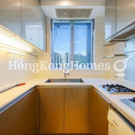 Image 4 - China, Hong Kong, Hong Kong Island, Ap Lei Chau, Ap Lei Chau Praya Road, Tower 5 - Apartment for rent