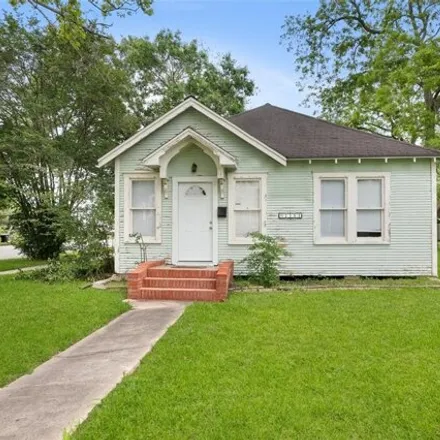 Rent this 2 bed house on 1534 Avenue I in Rosenberg, TX 77471
