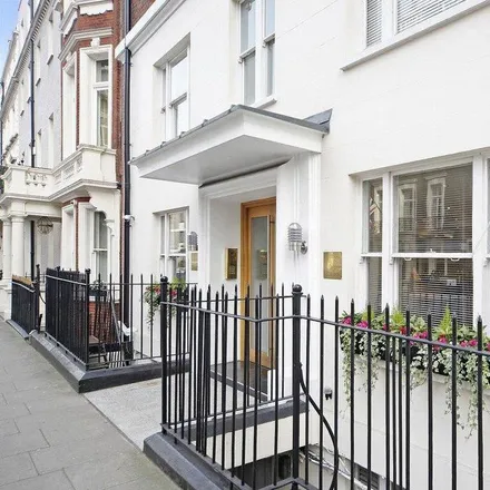 Rent this studio apartment on The Greenhouse in 27a Hill Street, London